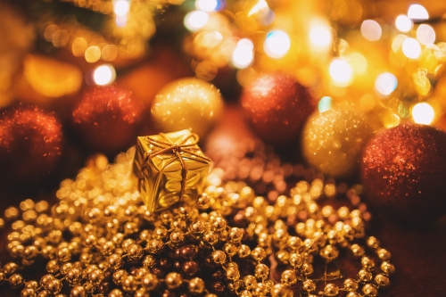 tiny-gold-christmas-gift-6288